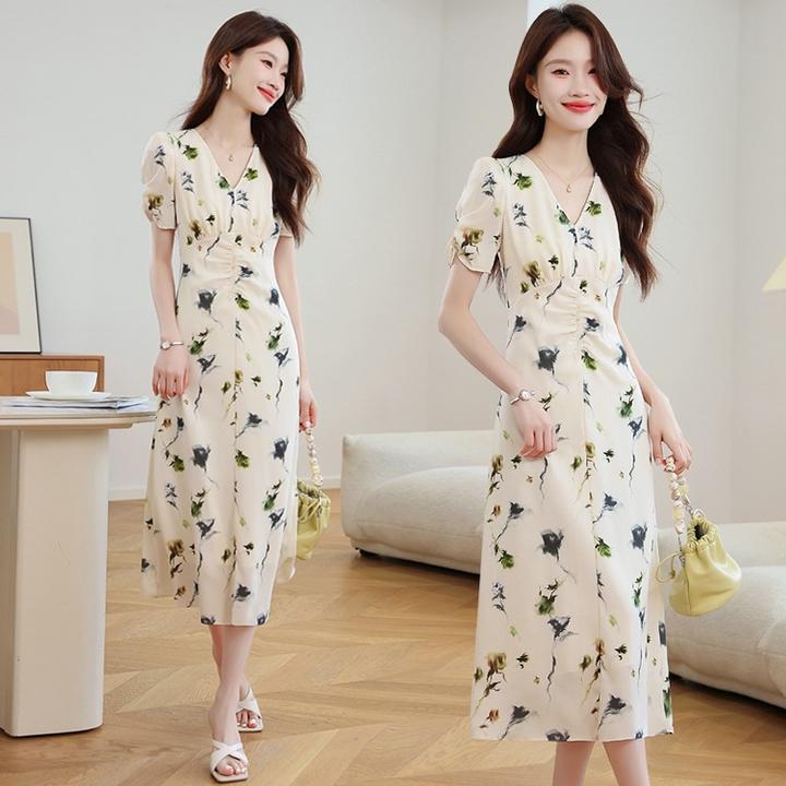 v领收腰碎花连衣裙女夏季2025年新款小个子高端气质绝美精致裙子