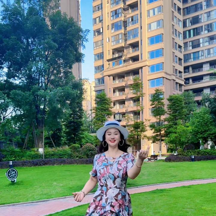 碎花显瘦夏季连衣裙女士收腰修身时尚优雅长款