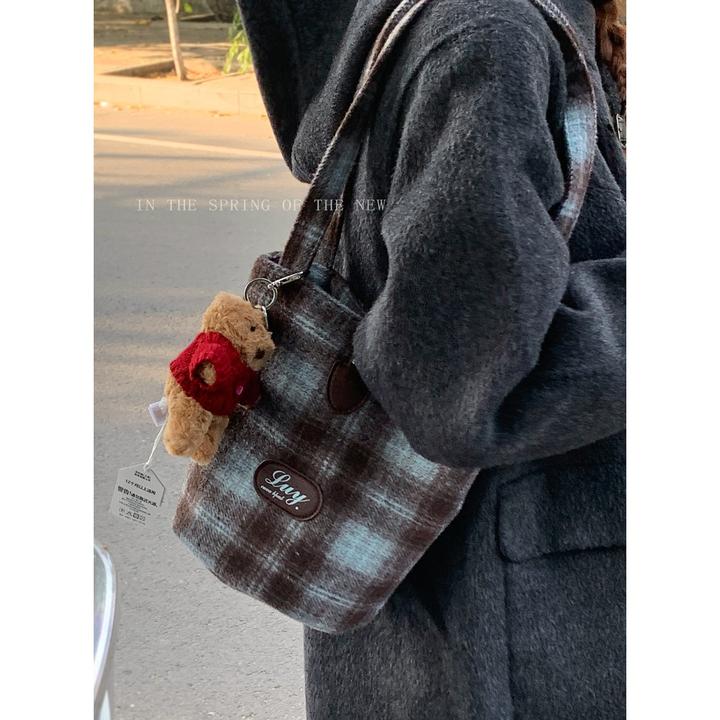 腋下包包女款爆款2025新款秋冬时尚毛呢水桶包韩系小众百搭单肩包