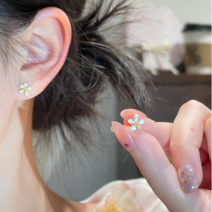 法式气质小巧花朵轻奢耳钉时尚简约甜美精致耳饰R2384