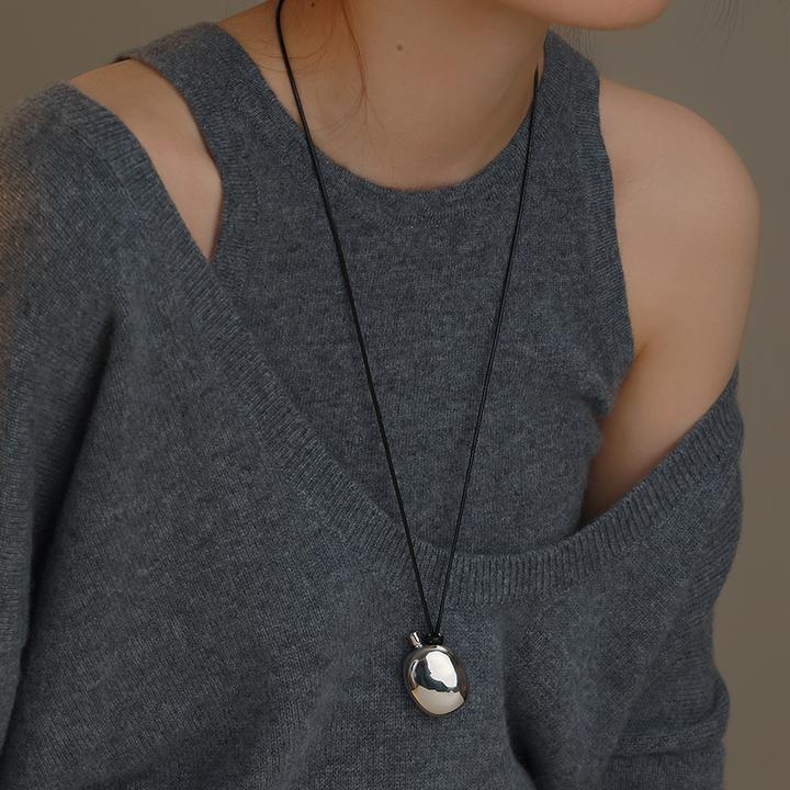 酒壶项链女长款毛衣链简约轻奢高级感黑色皮绳银色小众设计感吊坠