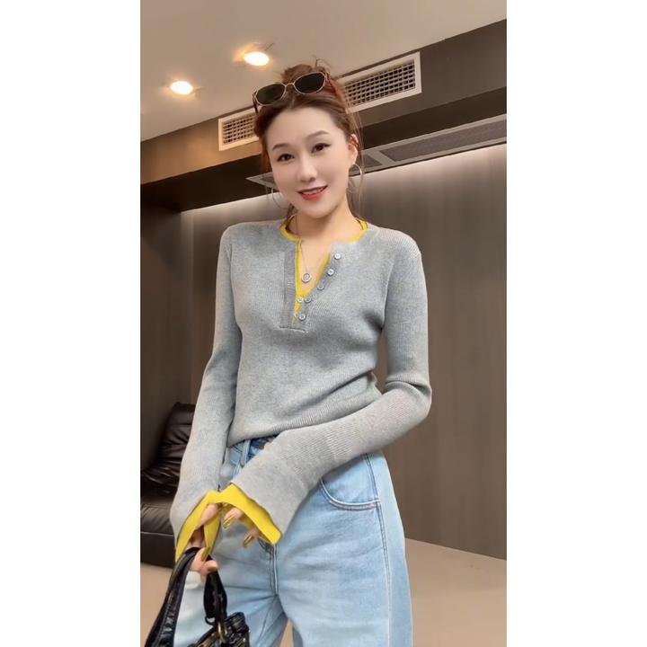 欧洲站2025秋冬新款洋气减龄撞色纽扣假两件V领显瘦长袖针织上衣