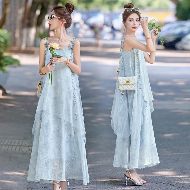 气质蓬蓬裙森系吊带长裙夏季新款花朵蝴蝶立体装饰炸街时尚连衣裙