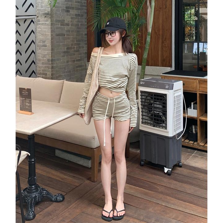 韩版纯欲风辣妹慵懒露肩斜肩条纹上衣收腰短裤女条纹长袖秋季套装