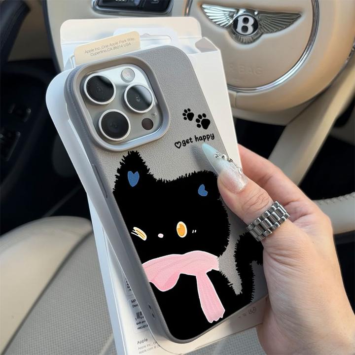 可爱围巾黑猫适用苹果16/17手机壳iPhone15promax14荔枝纹13/1211