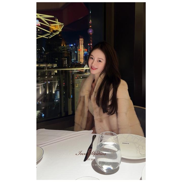 Innstudios“丹麦粉外套”超美！高端粉色短款轻奢外套