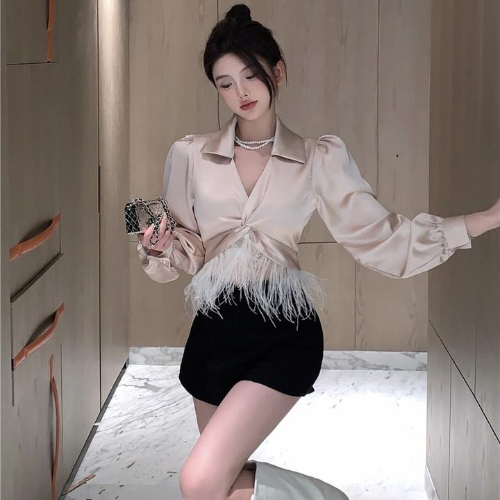 2025秋冬新款时尚衬衫女设计感小众短款衬衣长袖上衣配显瘦短裤