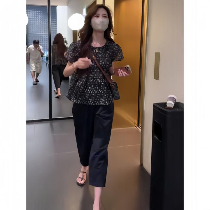 短袖碎花上衣九分裤气质显瘦遮肉小个子穿搭洋气矮个子夏季套装女