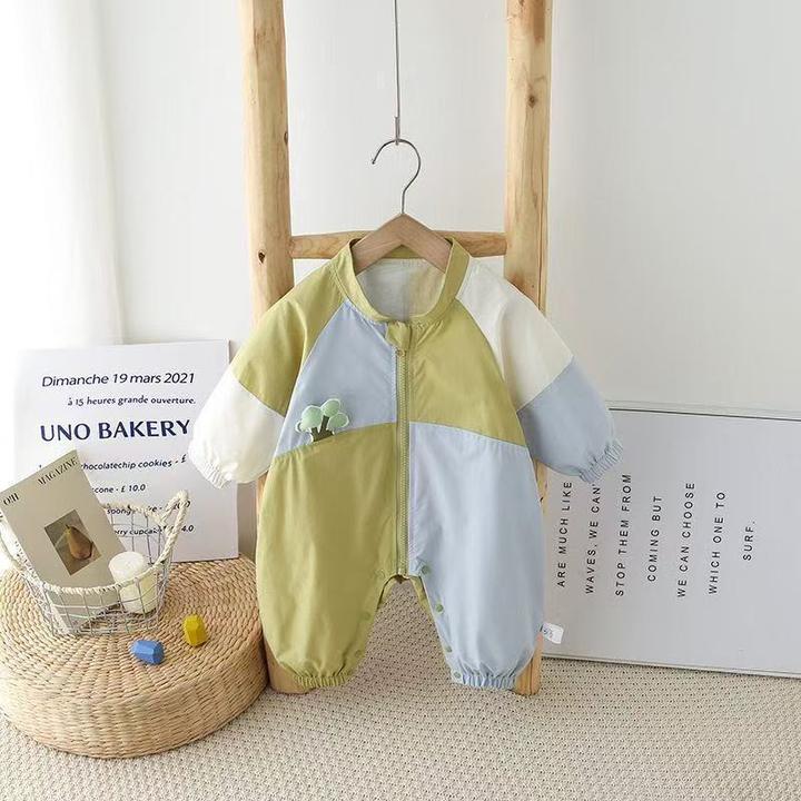 春秋装宝宝连体衣服新生儿冲锋衣外套婴儿新款防风外出哈衣