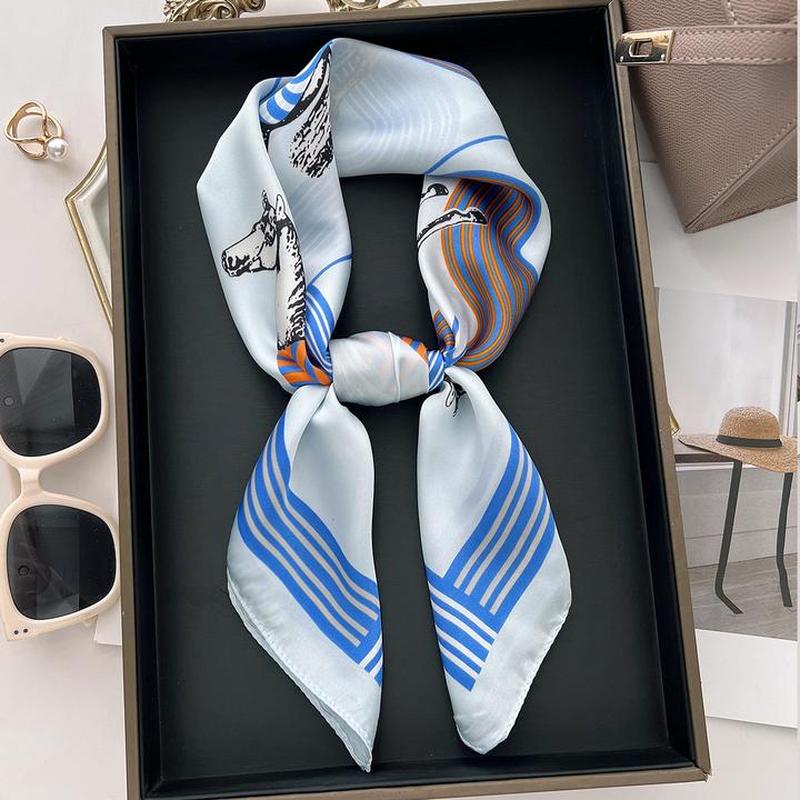 英国CospKosp四宫格小马图案丝巾女新款装饰搭配披肩洋气围巾