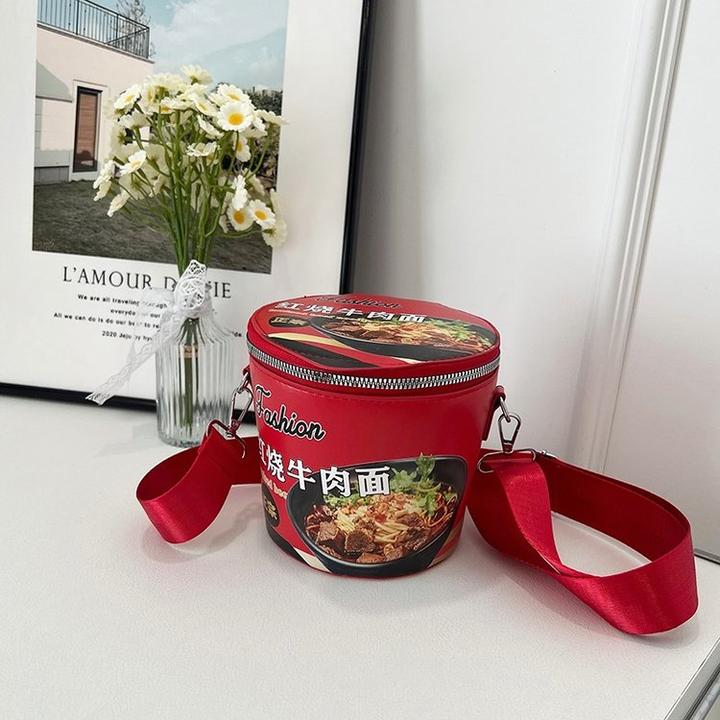 泡面包包红烧牛肉桶装面2025新款学生斜挎包包小众设计感创意背包