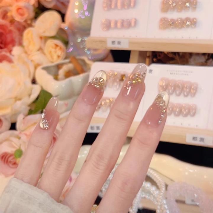 爆闪猫眼纯手工可爱穿戴甲轻奢显白网红美甲高级中短椭秋季穿搭甲