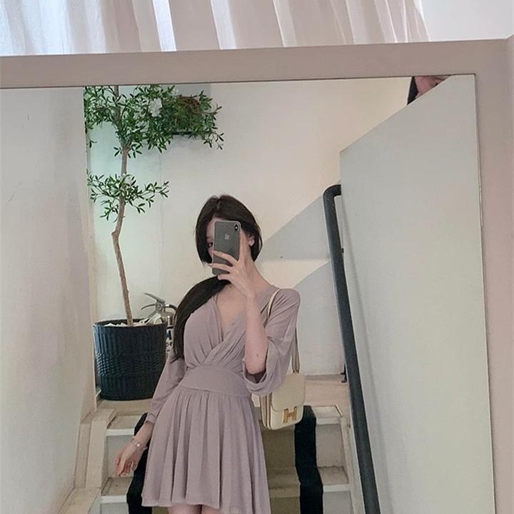 纯欲风贵妇紫色长袖连衣裙女v领修身收腰褶皱短裙子