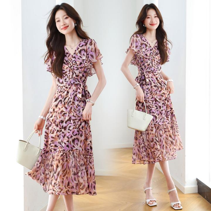 法式气质碎花V领连衣裙女2025夏季新款高级感系带收腰中长款裙子