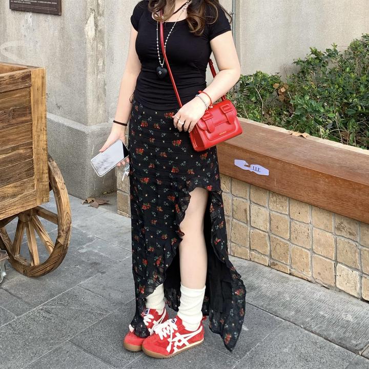 夏薄款黑色碎花裙女胖mm大码法式茶歇气质不规则荷叶边高腰半身裙