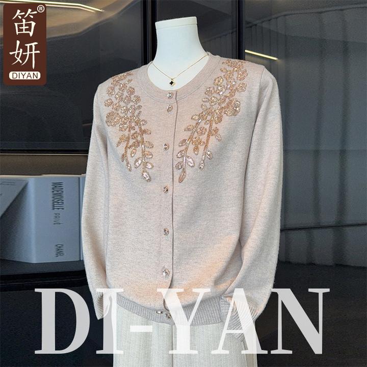 国风妈妈秋装刺绣单排扣针织开衫2025新款洋气小衫中老年人上衣服