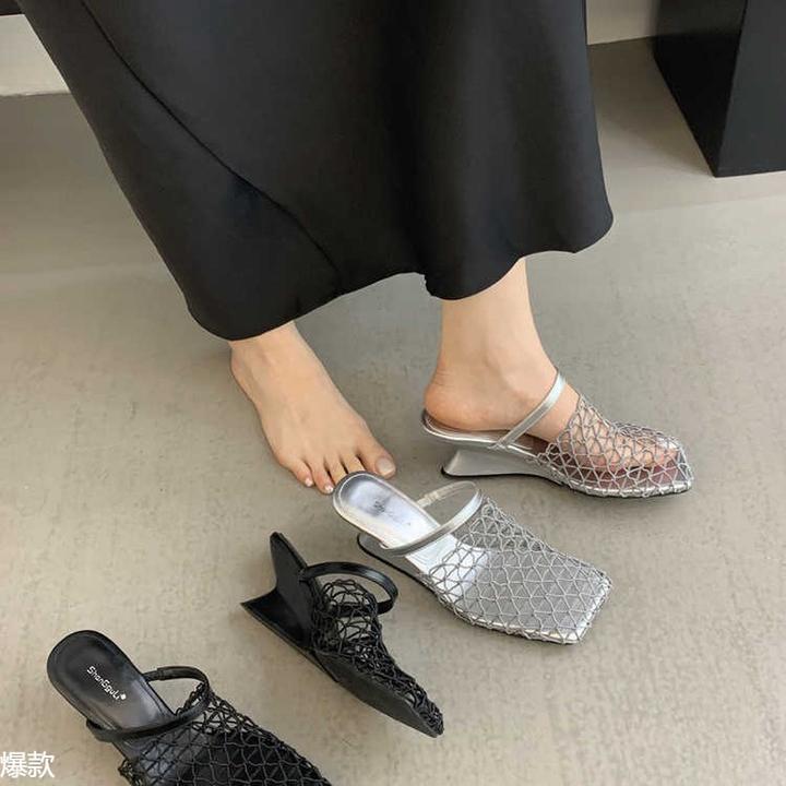 法式方头渔网包头半拖鞋女外穿2025年夏季新款复古一脚蹬镂空凉拖