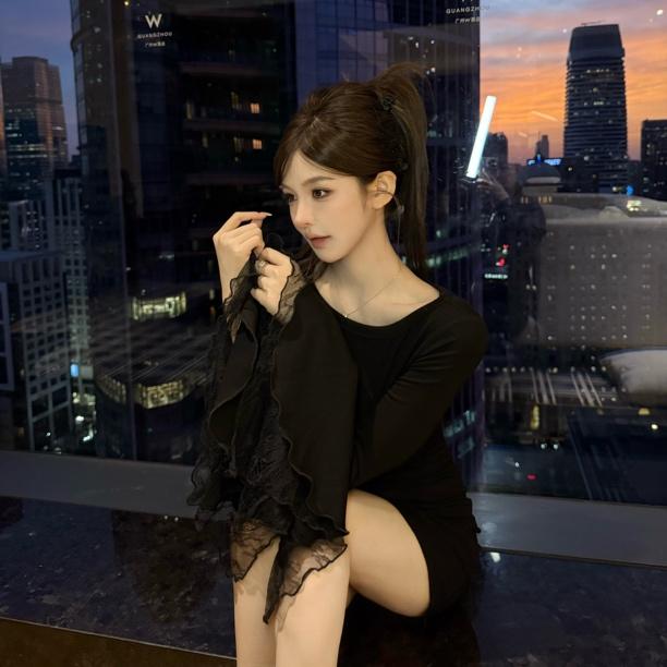 FAY【耀夜赫本】纯欲ins风长袖修身喇叭袖收腰包臀连衣裙