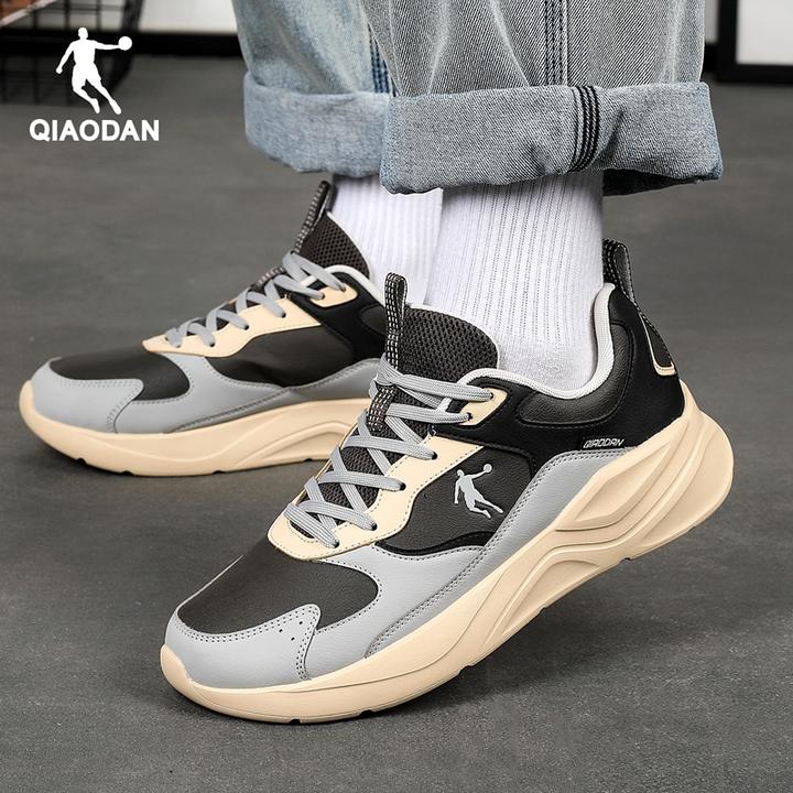 乔丹皮革防泼水男士休闲鞋2025秋季保暖软糯防滑大底轻便透气舒适