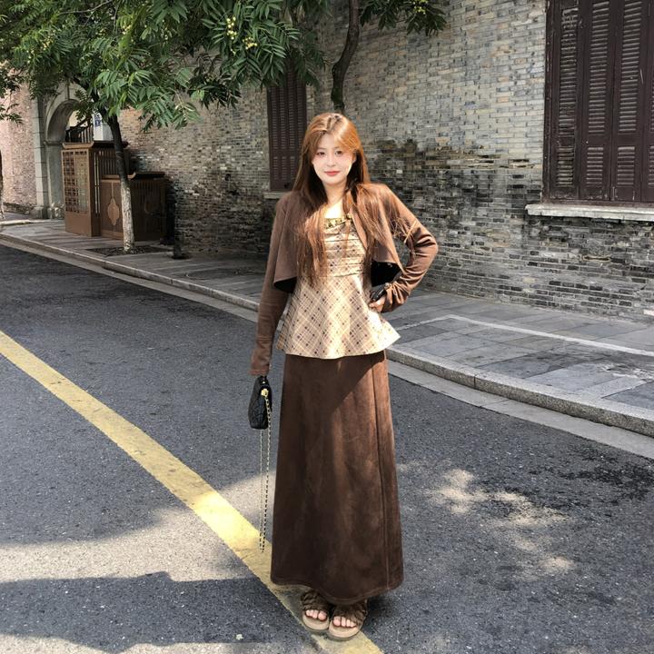 盈盈&南岛风大码女装麂皮绒开衫格子吊带胖mm显瘦半裙套装ZYY2293
