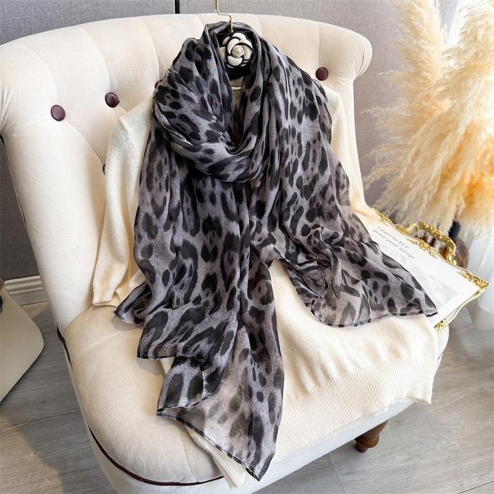 款时尚豹纹巴黎纱印花围巾薄款棉丝巾女士外搭辣妹风围巾披肩跨境