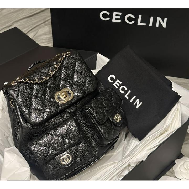 黑色小香风青蛙双肩包迷你双口袋小书包真皮鱼子酱小双肩包女款