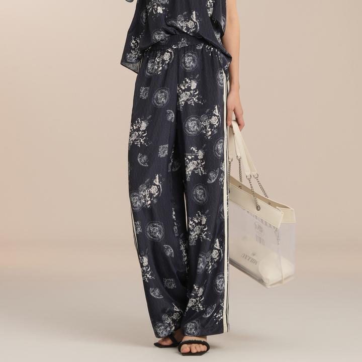 XG雪歌藏青印花阔腿裤松紧腰显瘦夏季新款百搭垂感花版休闲长裤