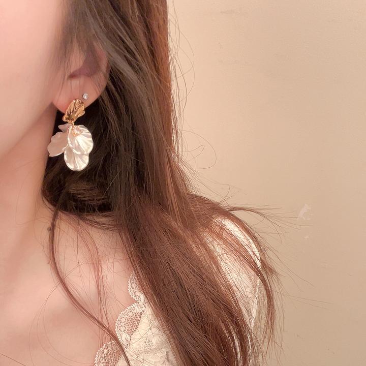 合金耳饰 法式轻奢贝壳花朵耳环女2025新款爆款高级感耳钉秋冬