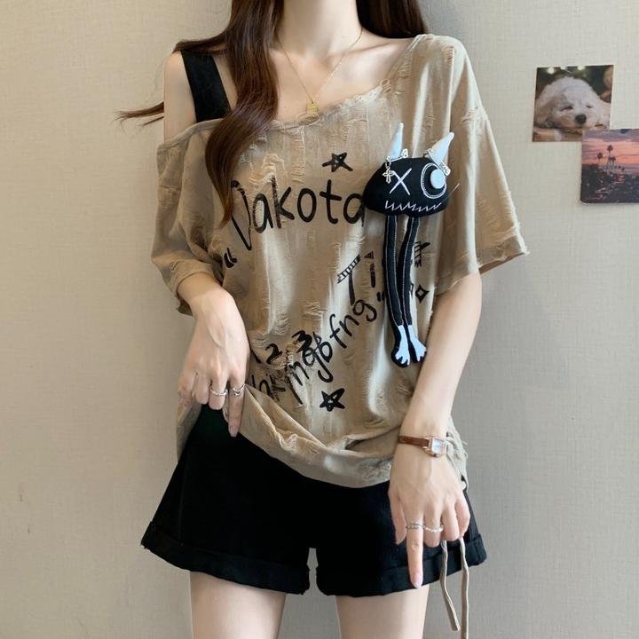 美拉德卡其色破洞短袖T恤夏季大码女装胖mm别致斜肩宽松遮肚上衣