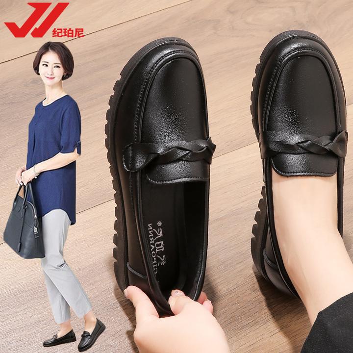 妈妈鞋老人2025春秋女鞋中老年软底平底单鞋中年防滑新款工作皮鞋
