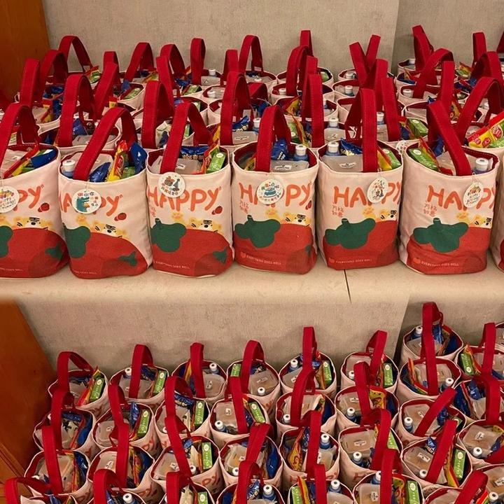 生日伴手礼宝宝满月诞生喜礼周岁百日宴喜饼回礼十岁定制零食礼包