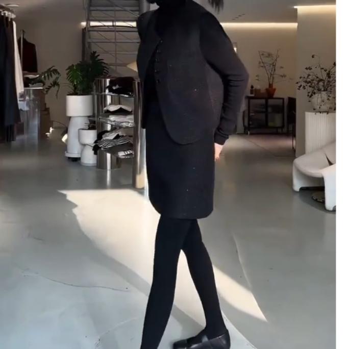 2024冬季新款时尚女装网红高级感休闲爆款马甲裙子百搭套装淘