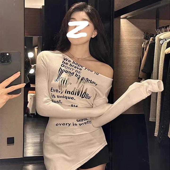 秋季新款斜领不规则字母白色长袖T恤女辣妹高级感修身中长上衣