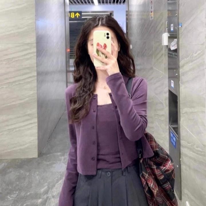 今年流行的漂亮吊带上衣两件套装女早秋独特漂亮外穿针织开衫外套