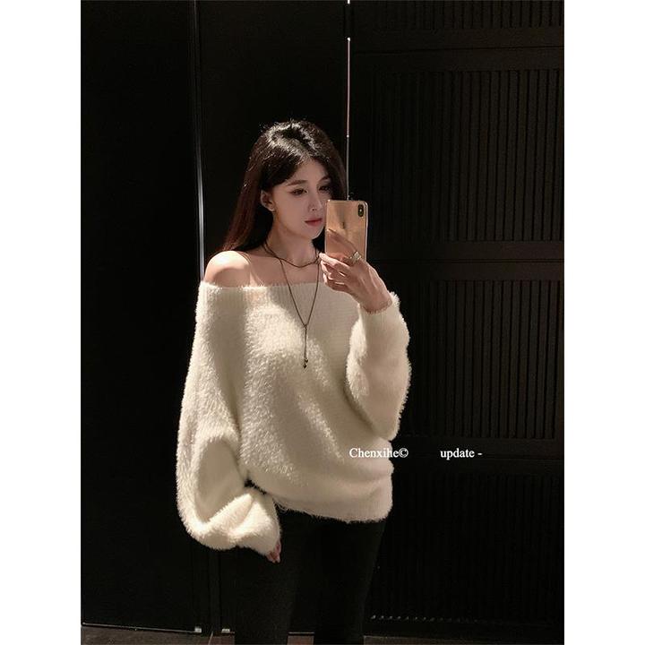 轻奢超火的「漫度周末」白色氛围感一字肩毛衣