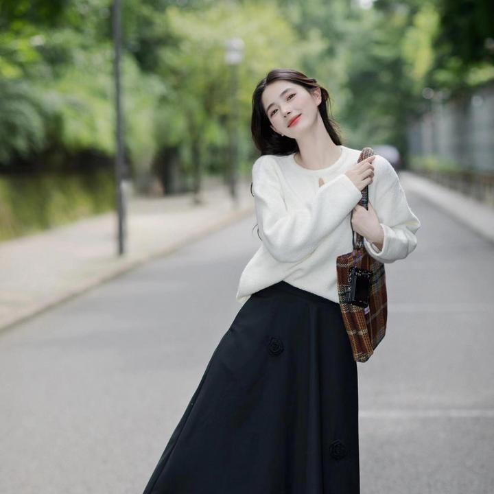 2024新款早秋冬季休闲简约针织衫搭配半身裙裙子显瘦百搭时尚法式