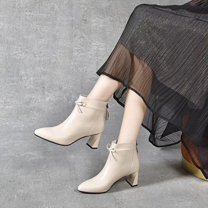 2024新款洋气小短靴羊皮单靴女短靴裸靴米色白色马丁靴尖头瘦瘦靴