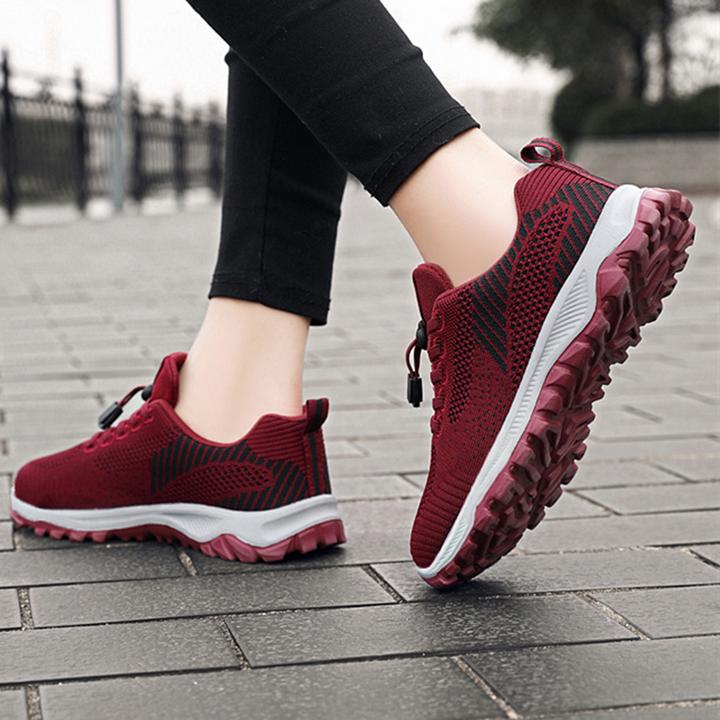 软底跑步鞋女秋季低帮旅游鞋透气中老年健步鞋红色系带防滑妈妈鞋
