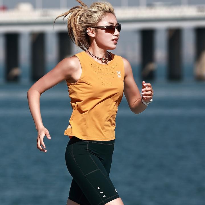 BODYWIT身体智慧飞天女款速干透气亲肤马拉松跑步健身运动无袖T恤