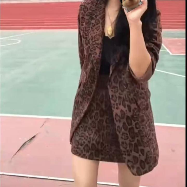 时尚套装女2024秋冬新款洋气豹纹西装外套阔腿短裤显瘦两件套