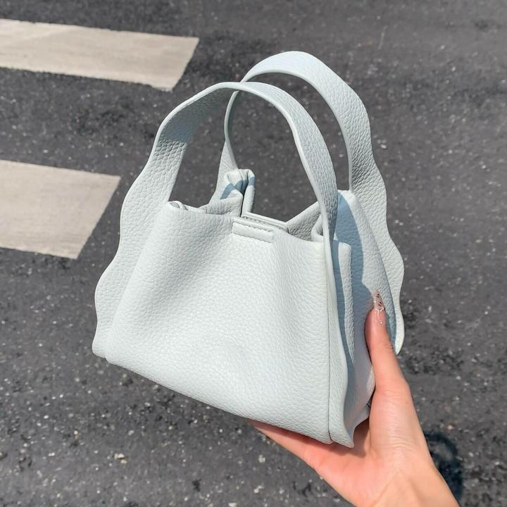 超火手提菜篮子包包女式2025新款斜挎包小众轻奢高级感软皮水桶包