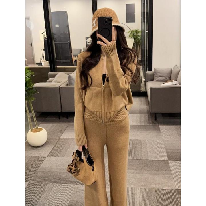 2025冬季超火一整套轻奢高级感大方得体穿搭咖色针织衫两件套装裤