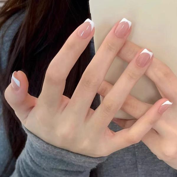 【梨花白】法式边高品质短款2025显白穿戴甲片纯欲显白纯手工秋冬