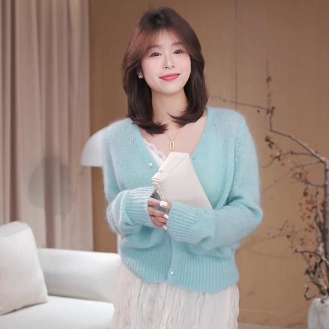 【云间诗】2025春季新款设计感马海毛V领针织开衫女6742