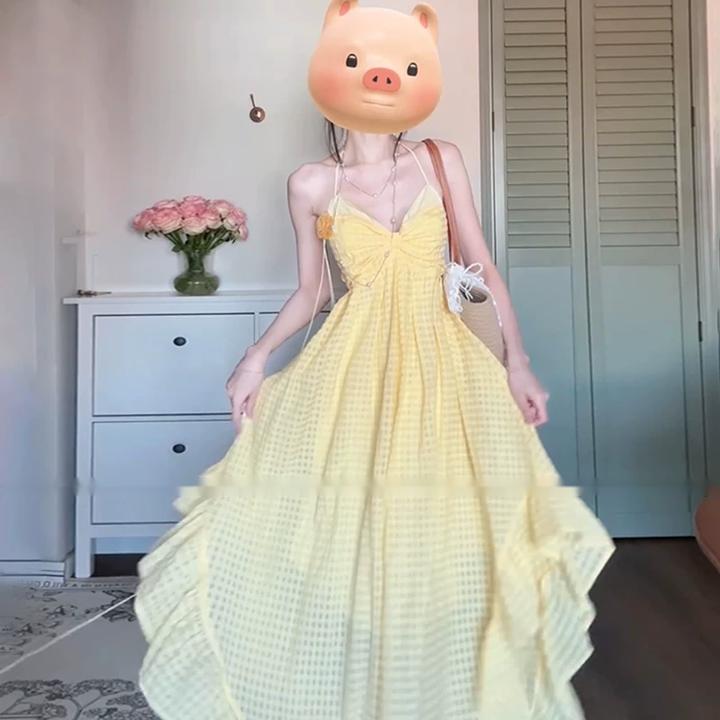 法式度假风黄色格纹露背吊带连衣裙女夏多巴胺海边氛围感沙滩长裙