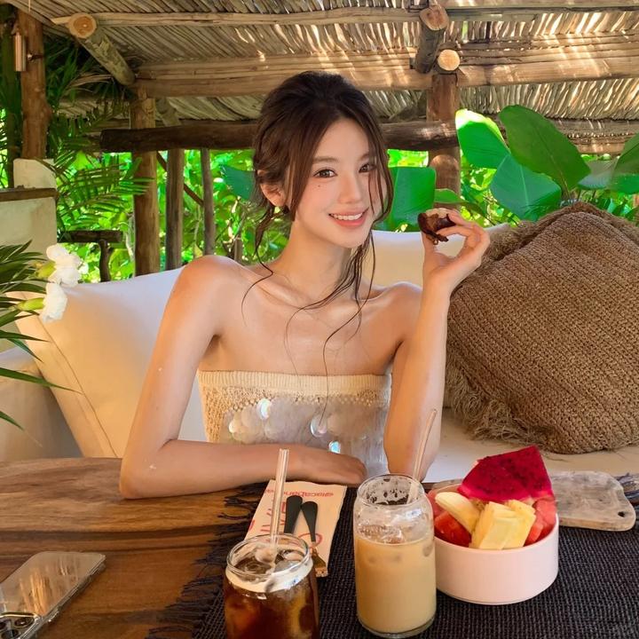 小众设计感不规则夏季新款优雅女神范镂空抹胸连衣裙显瘦时尚礼服