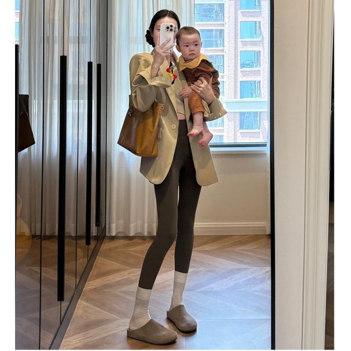 2025新款时尚轻熟西装外套气质女神范小西服时尚套装配显瘦瑜伽裤