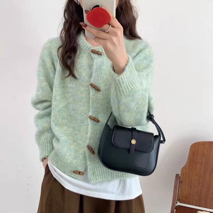 温柔风软糯百搭牛角扣针织开衫女秋冬小香风复古宽松圆领毛衣外套