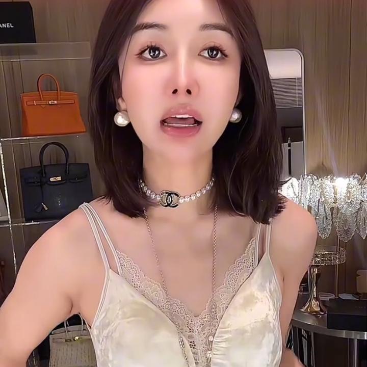 欧货冬季新款高级感丝绒蕾丝内搭吊带一体杯免穿内衣背心美背女