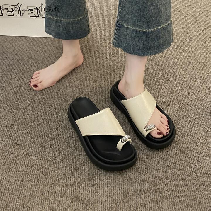 【万达撤柜】女款水晶防滑爆款珍珠小香风厚底百搭拖鞋女夏外穿感